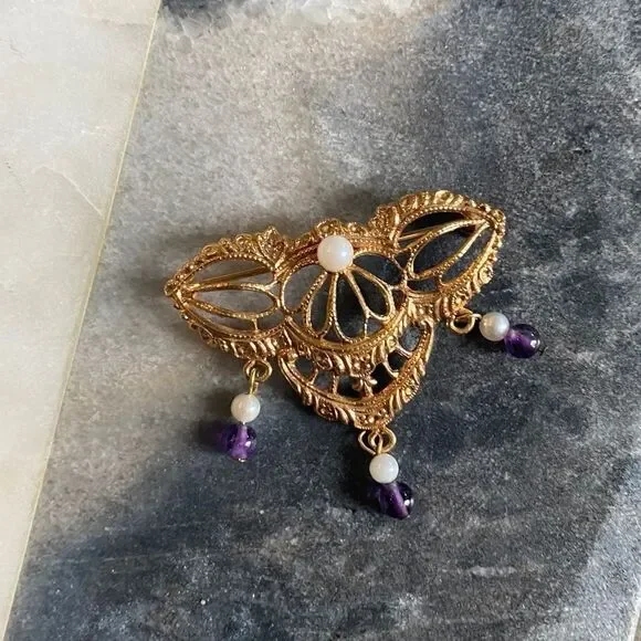 Vintage 1990’s Gold Chandelier Pin (Costume) - Picture 4 of 9